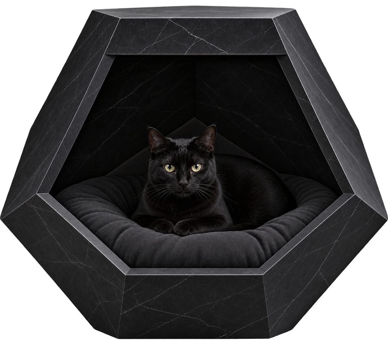 Gato negro elegante sentado en un mueble para mascotas de mármol oscuro geométrico